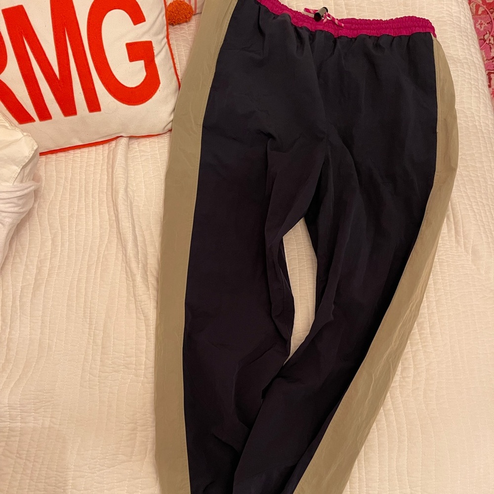 SIZE 8 LULULEMON JOGGERS